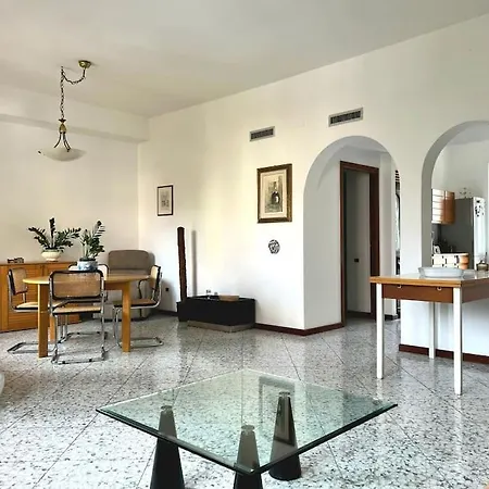 Silenzioso E Spazioso In Centro Apartment